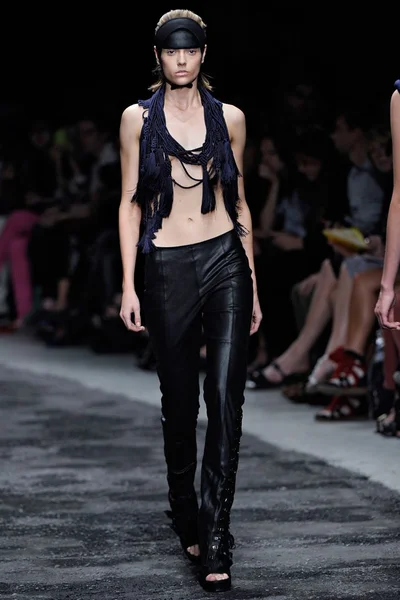 Look 12